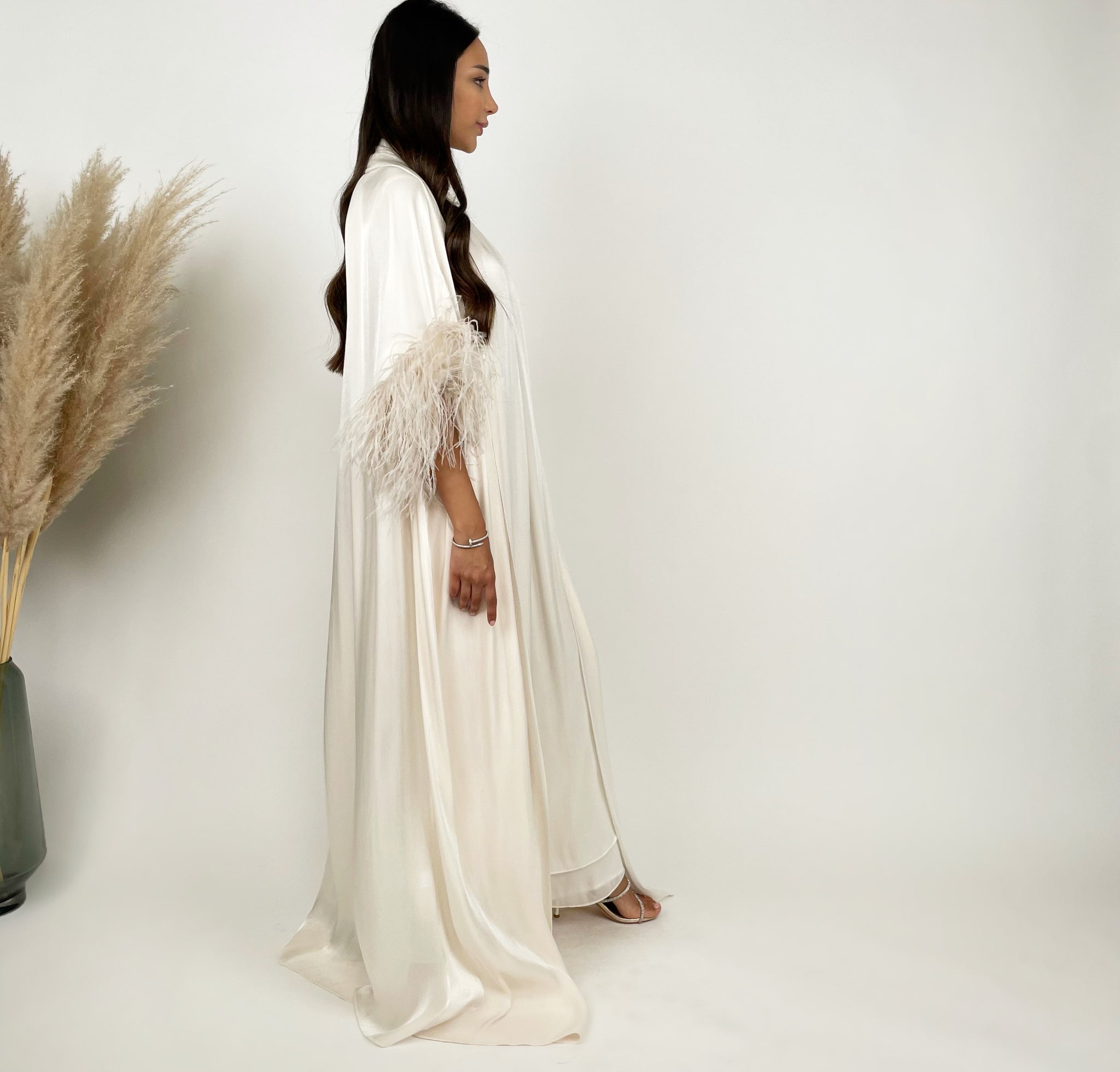 RAM24 MIMI OFF-WHITE SHAWL ABAYA WITH FEATHER