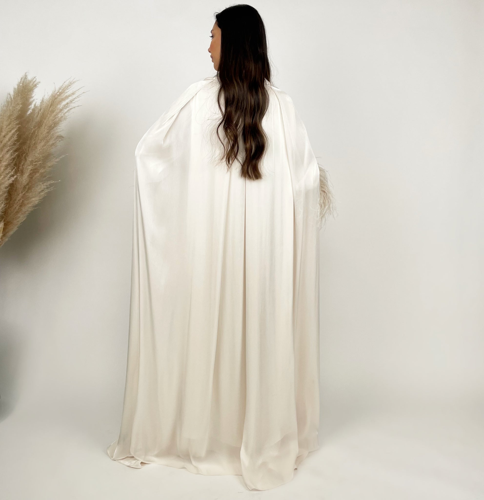 RAM24 MIMI OFF-WHITE SHAWL ABAYA WITH FEATHER