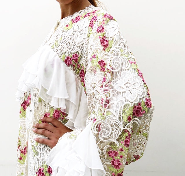AW19 STUNNING ITALIAN LACE ABAYA WITH RUFFLES