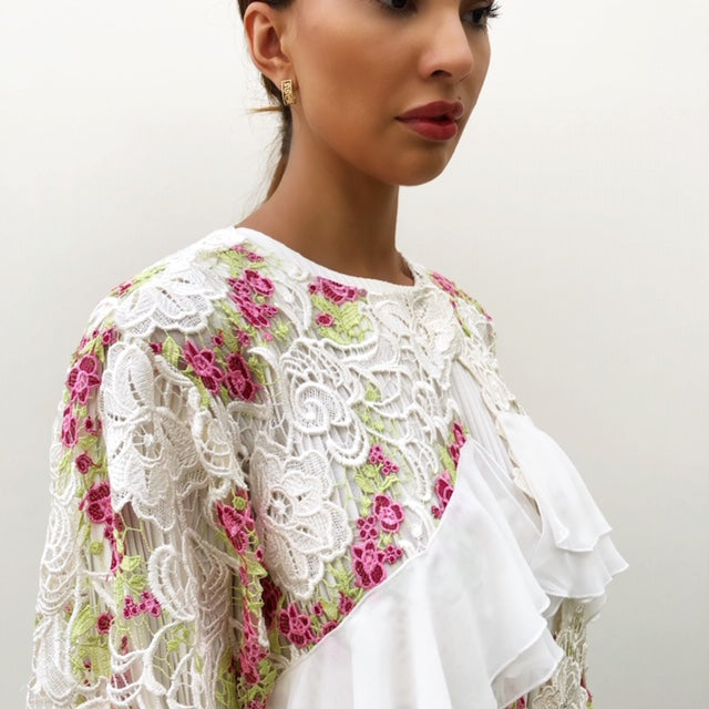 AW19 STUNNING ITALIAN LACE ABAYA WITH RUFFLES