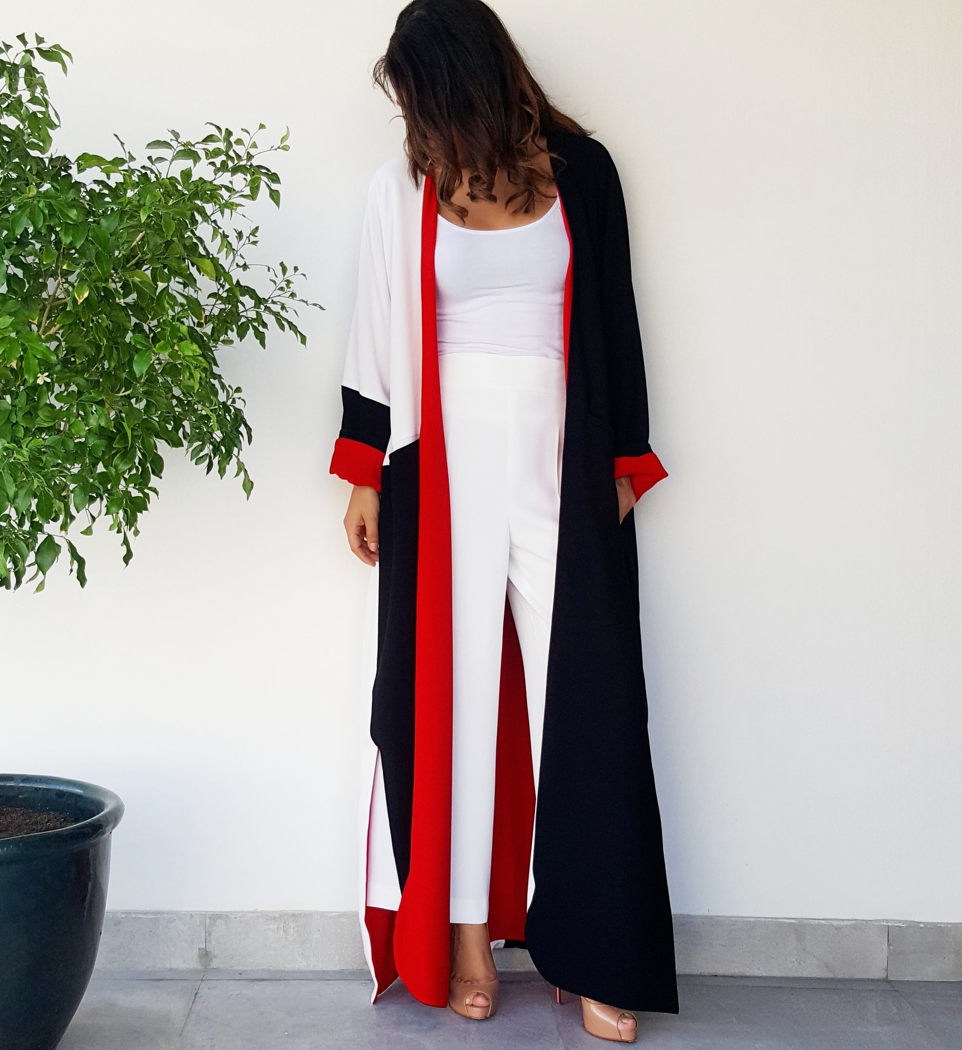 AW17 MONOCHROME WITH RED LINING ABAYA WITH POCKETS