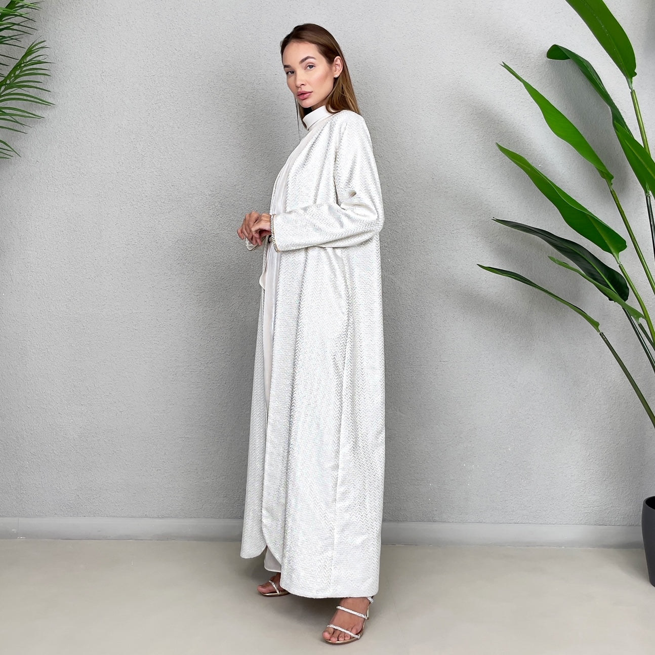 RAM23 BOUCLE WHITE & SILVER ABAYA SET