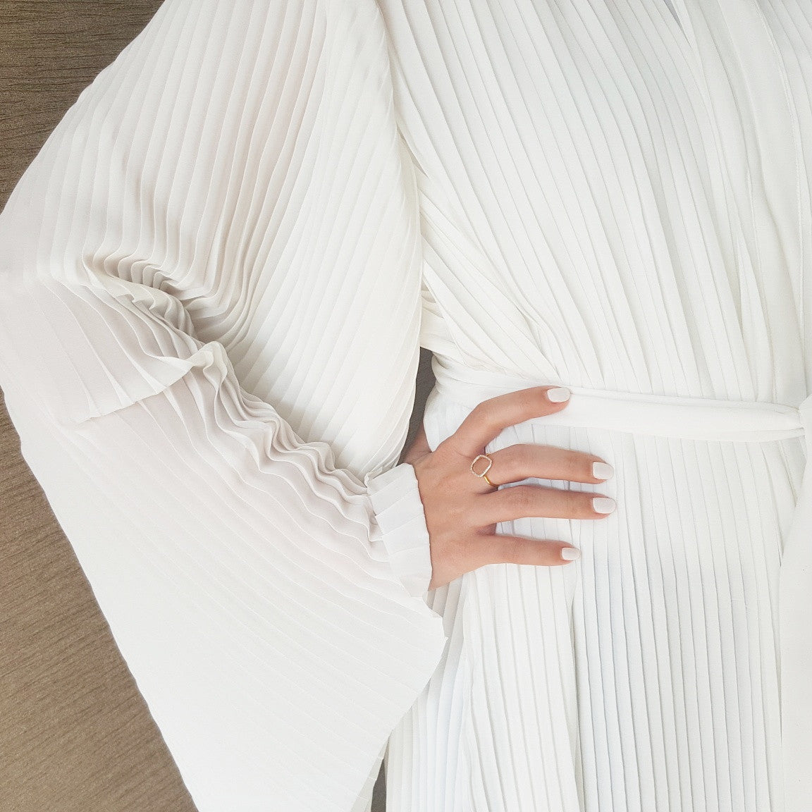 Stunning White Pleated Abaya With High Collar